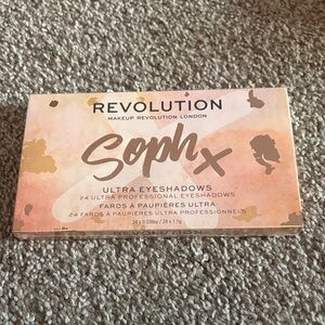 Revolution Soph X Ultra Eyeshadow Palette - Pink and Gold Hues